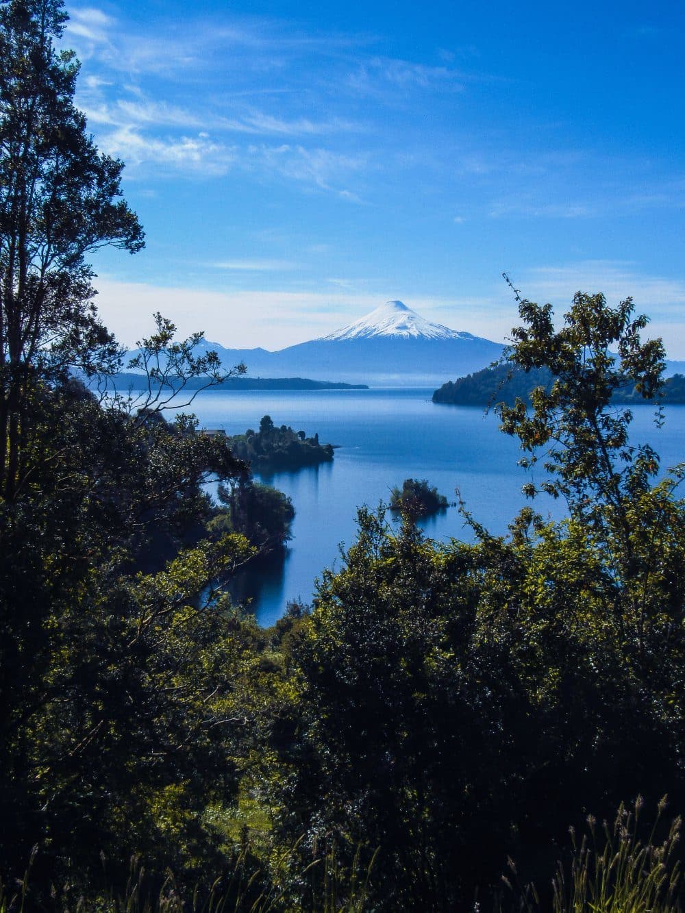 Saltos de Petrohué y base del volcán Osorno